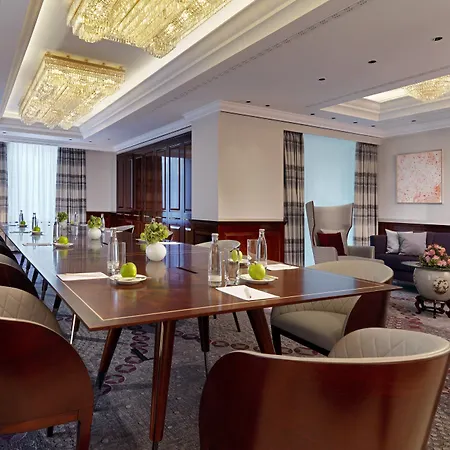 The Ritz-carlton, Отель