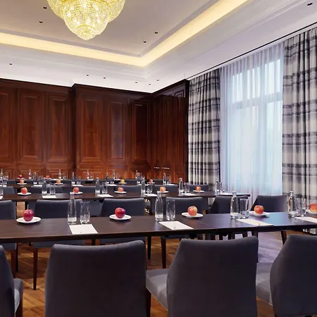 The Ritz-carlton, Ξενοδοχείο 5*