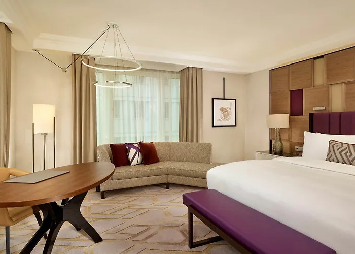 The Ritz-carlton, Otel 5*