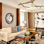 The Ritz-carlton, Ξενοδοχείο 5*