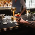 The Ritz-carlton, Ξενοδοχείο 5*