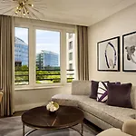 The Ritz-carlton,