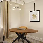 The Ritz-carlton,