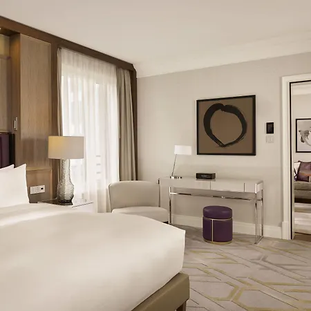 The Ritz-carlton,