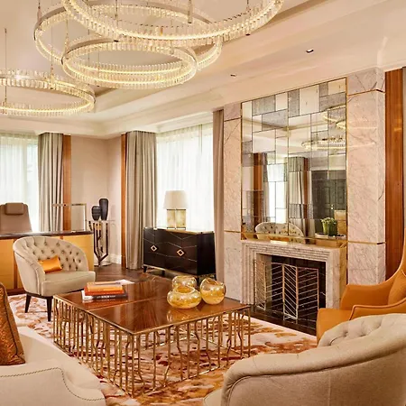 The Ritz-carlton, Otel 5*