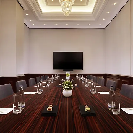 The Ritz-carlton,