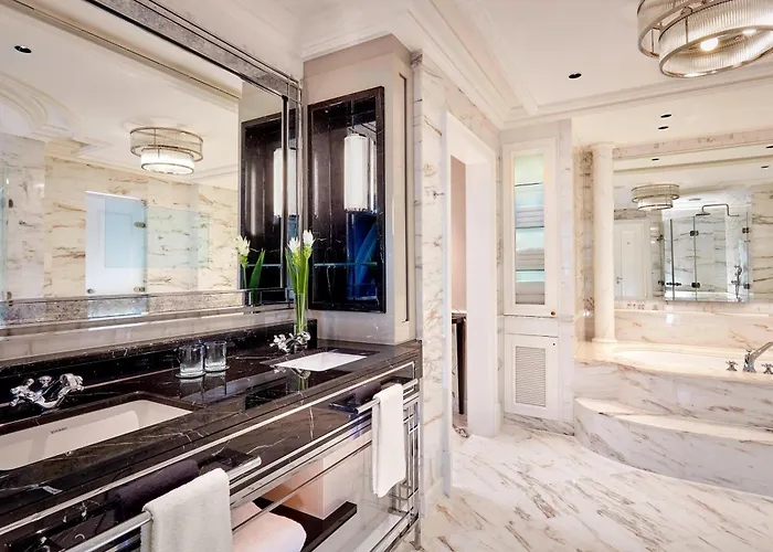 The Ritz-carlton, Otel 5*