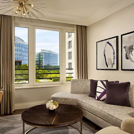 The Ritz-carlton,